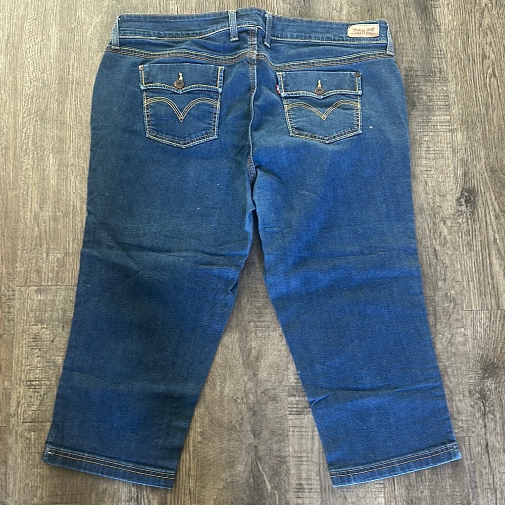 Levi's Blue Cropped Ankle Jeans with Classic Design